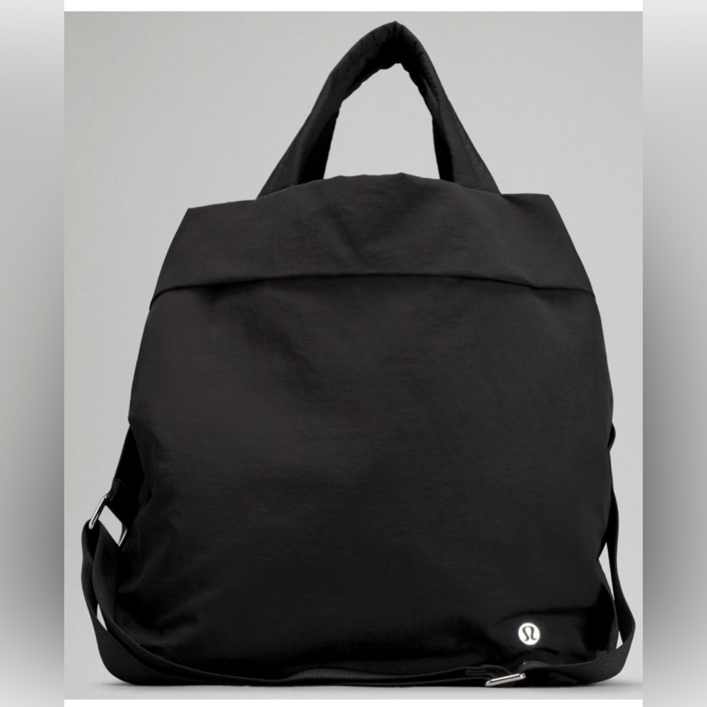 Lululemon on my level bag